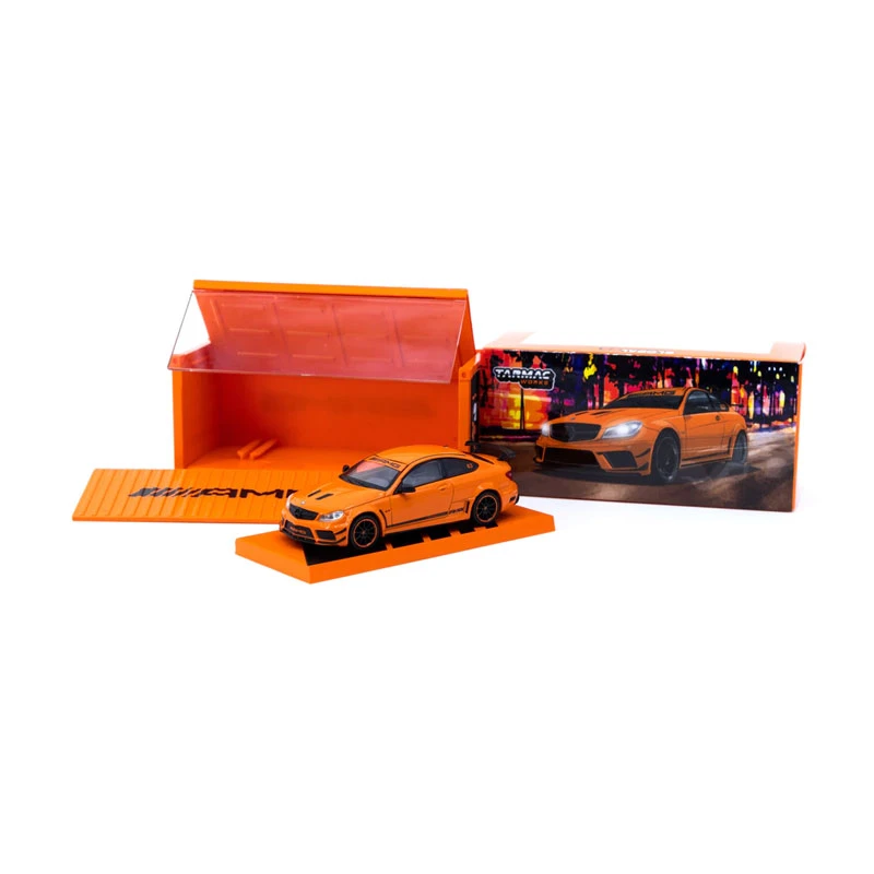 Tarmac T64G-009-OR Mercedes Benz C63 AMG Black Series Orange Mit Container Maßstab 1:64 Modellauto – Bild 3